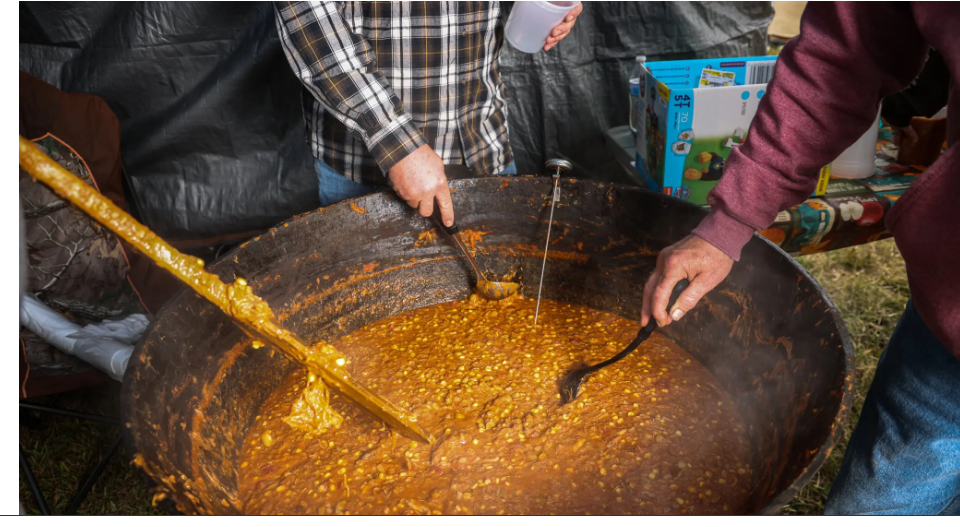 Почему каждый должен готовить рагу по-брансуикски, классическое блюдо Юга Согревающее душу, пикантное и сладкое, это блюдо с глубокой историей .