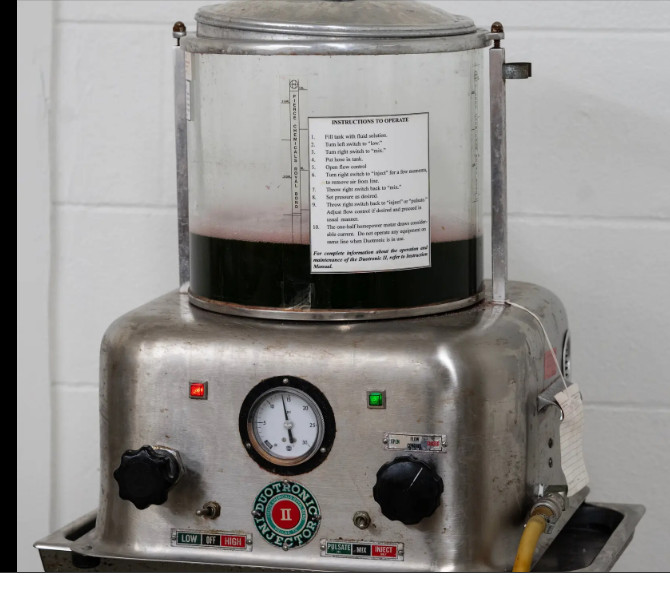 Увядающее искусство сохранения мертвых Перед сокращающейся группой профессионалов стоит задача пройти часто чреватый опасностями от жизни к смерти.