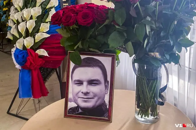 «Первым погиб отчим. Теперь Женя»: в Волгограде простились с 28-летним добровольцем, погибшим на Украине
