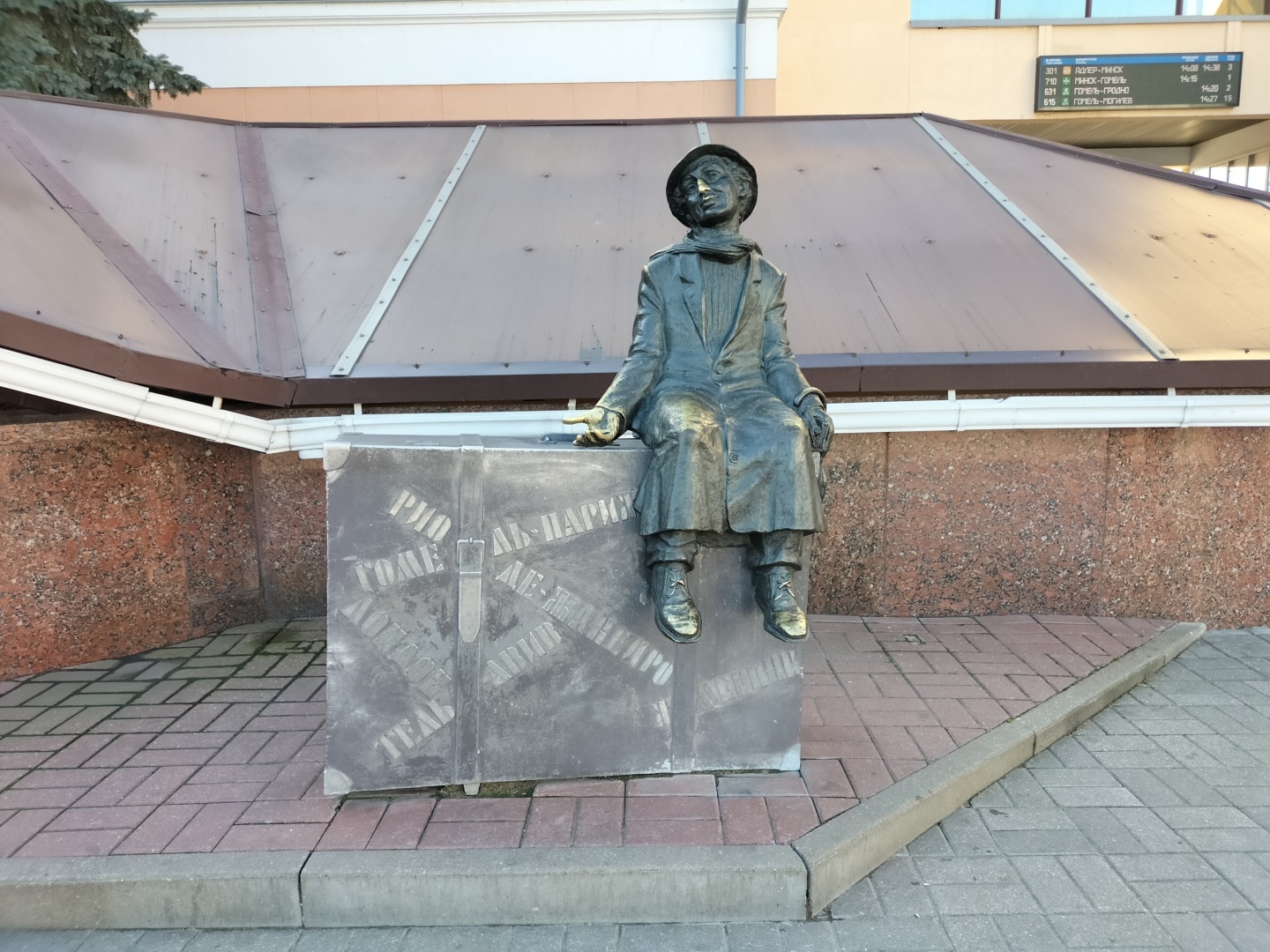 В Белоруссии сохранили памятники Дзержинскому и Ленину, а также забавные местные памятники. Фото из поездки