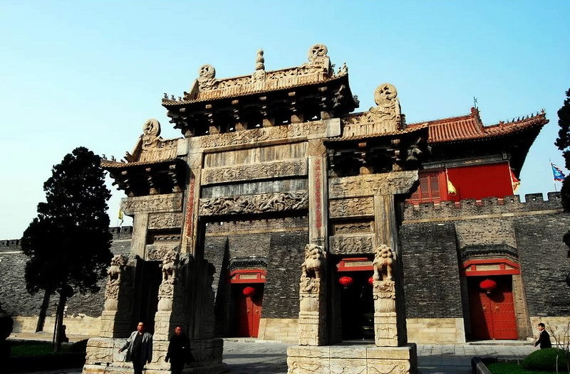 Китай. Статуя Будды в Лэшане Священная гора Тайшань