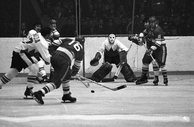 Когда Канада соперничала с СССР на льду, два репортера съели свои статьи.