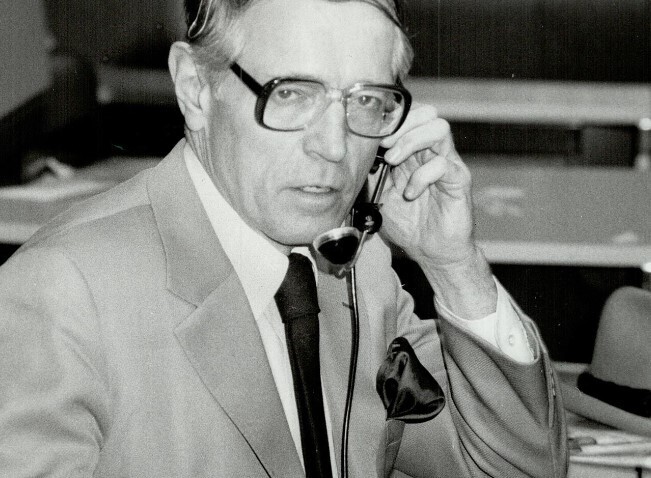 Когда Канада соперничала с СССР на льду, два репортера съели свои статьи.