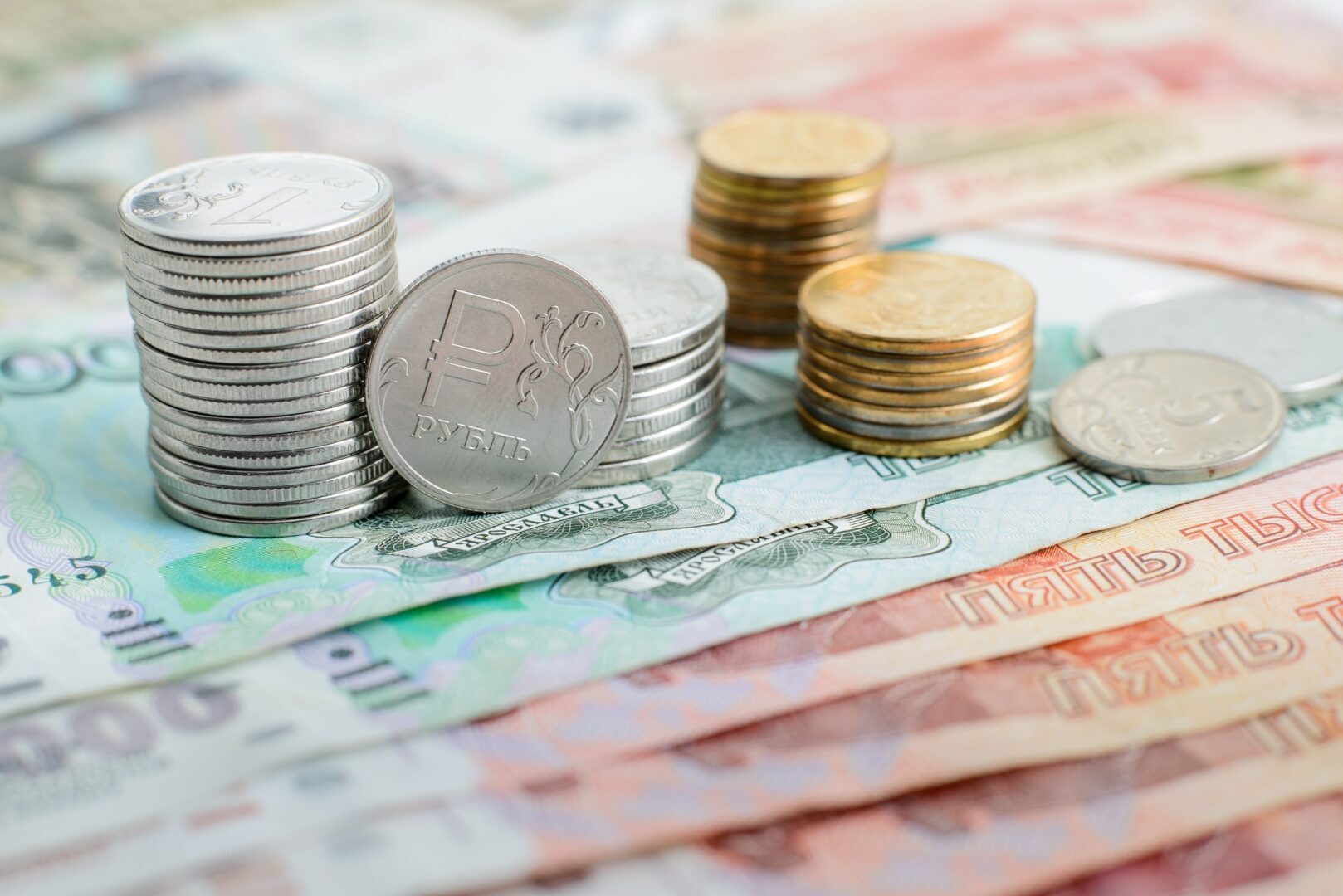 В ближайшие три года МРОТ превысит прожиточный минимум на 10%