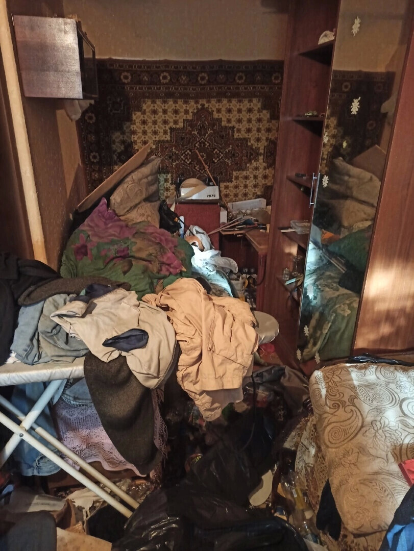 Такой свалки в квартире вы еще не видели!