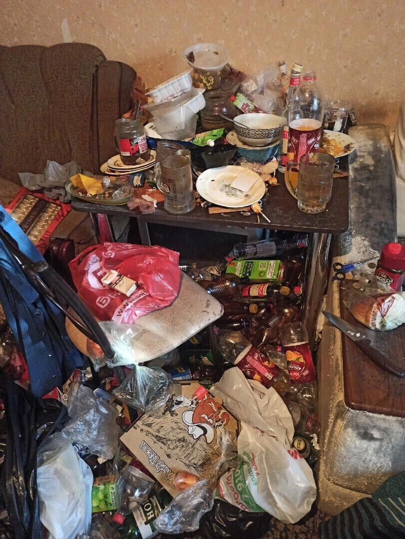 Такой свалки в квартире вы еще не видели!