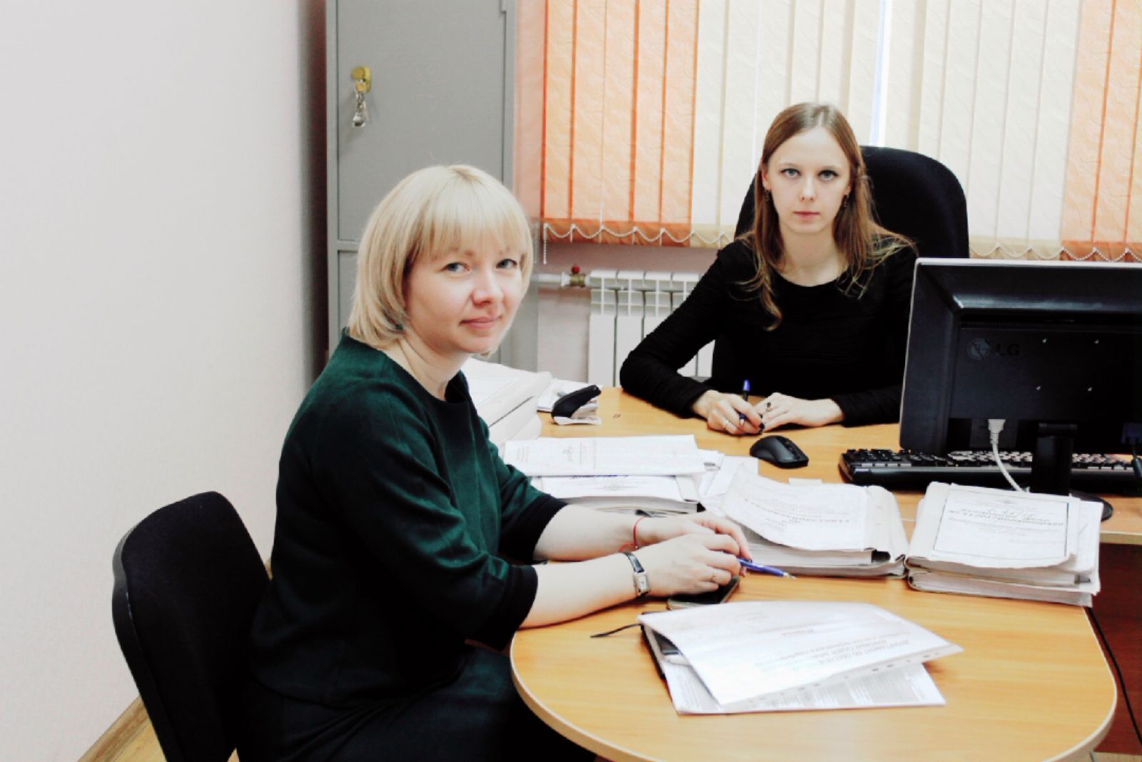 Что делать, если работники суда не берут телефон?