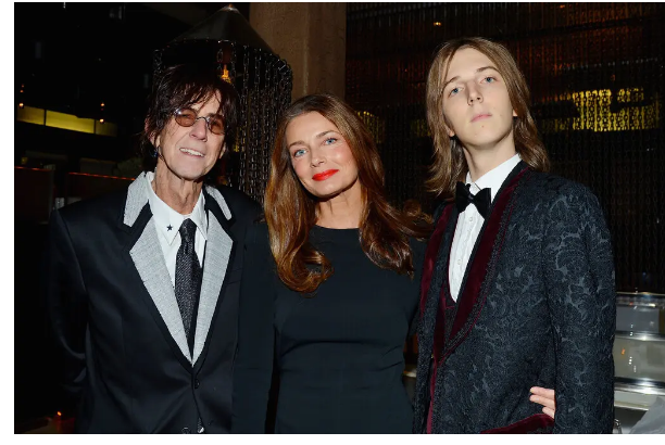 Полина Поризкова не называет свою книгу мемуарами Модель и автор рассказала о написании книги “Без фильтра: хорошее, плохое и красивое”.