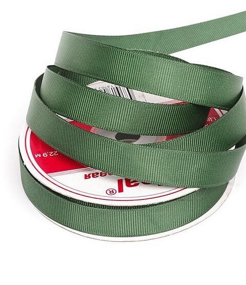 Скоро-скоро Новый год он нам счастья принесет.