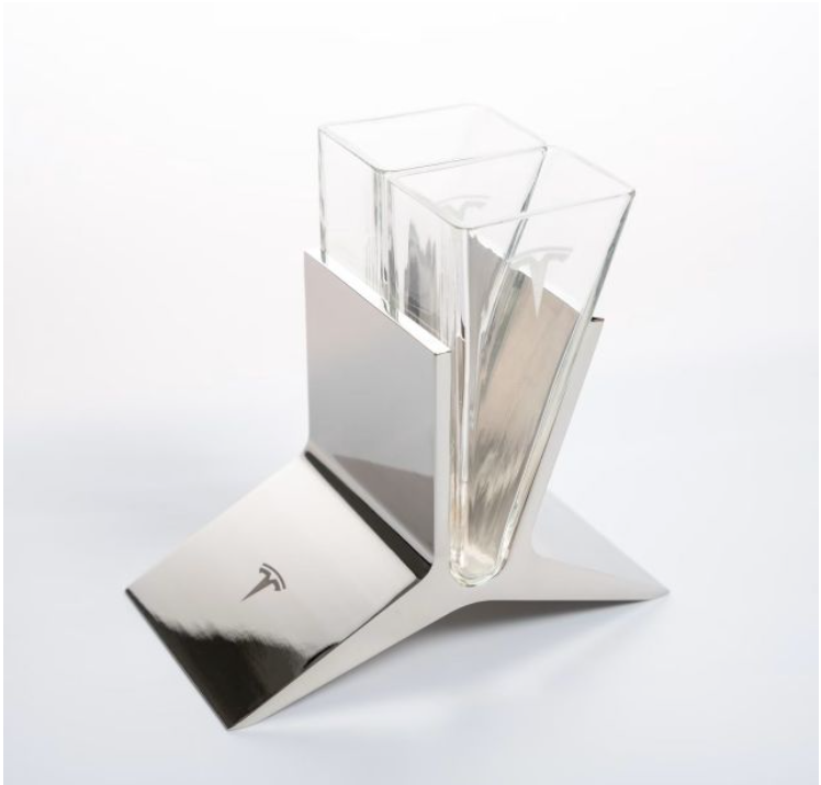 Tesla выпустила стаканы для текилы