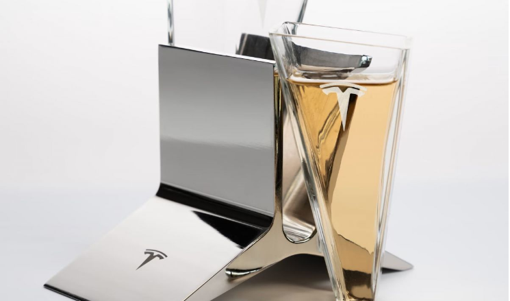 Tesla выпустила стаканы для текилы