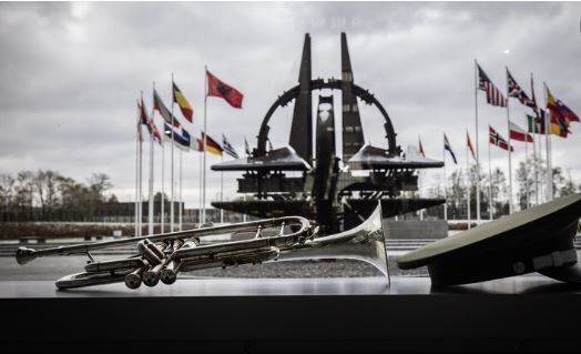 НАТО не станет закрывать небо над Украиной