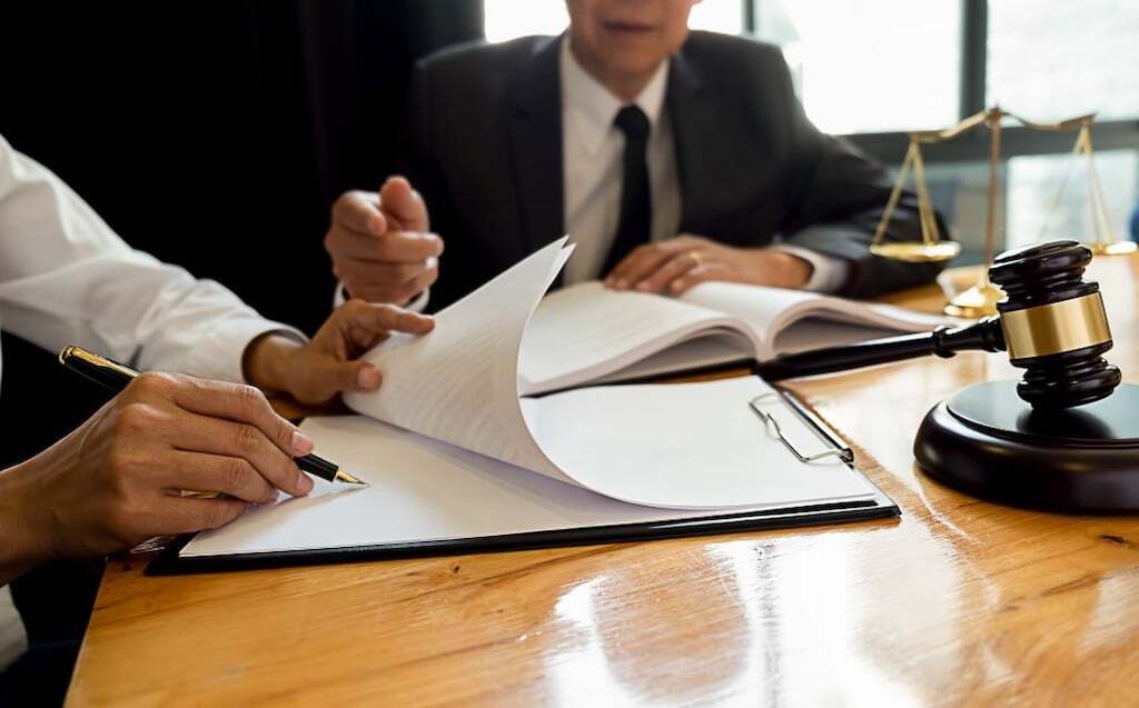 Достала судебный пристав-исполнитель