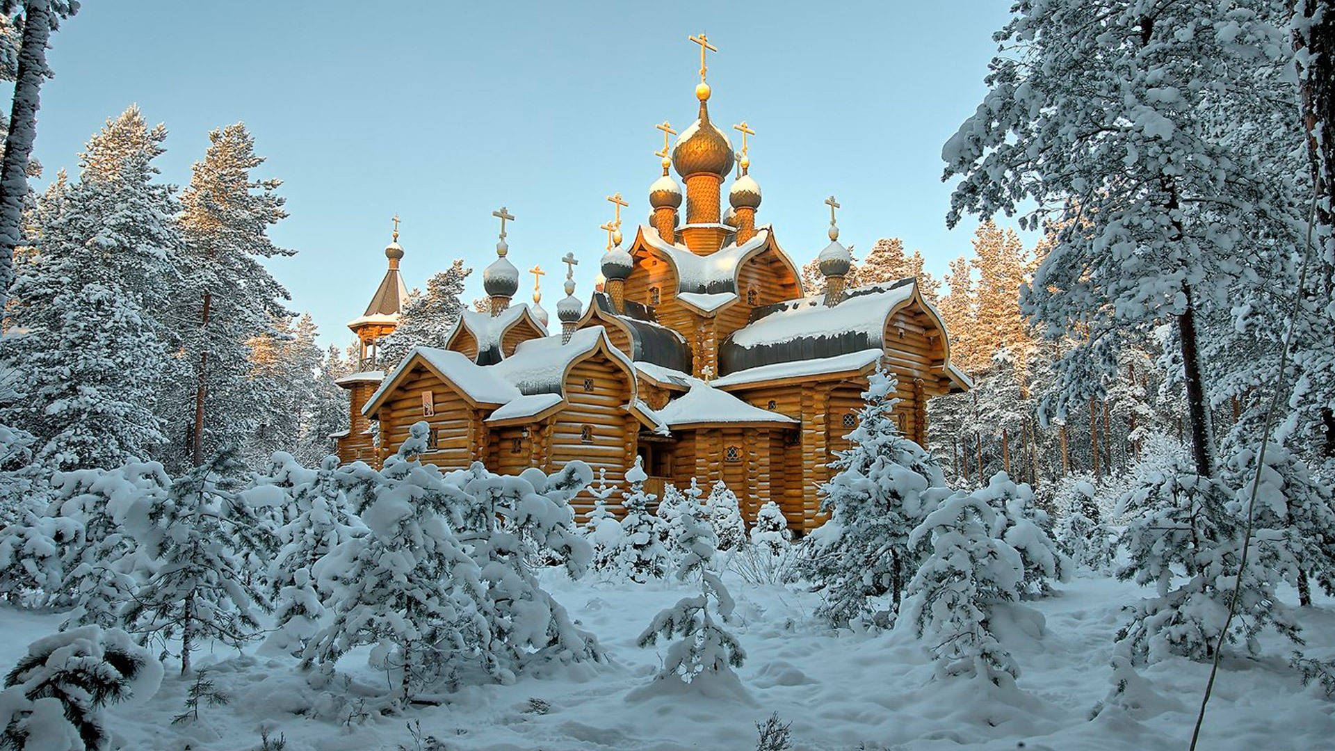 храм в зимнем лесу