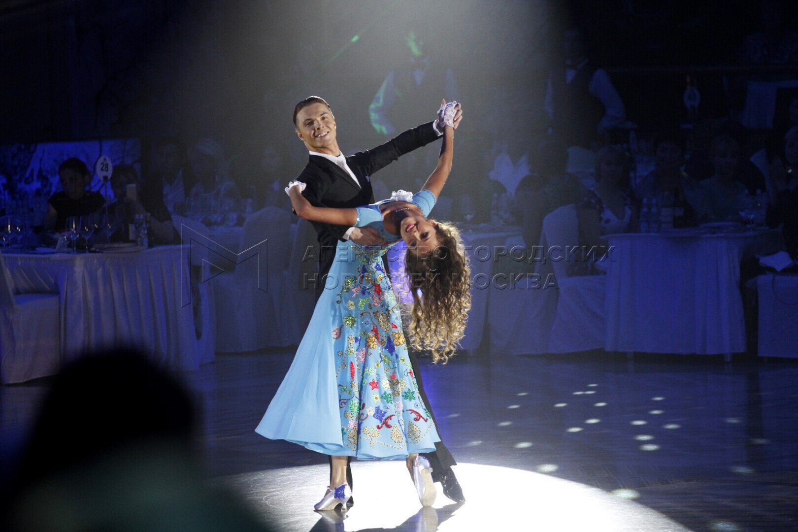 Танцы, изящество и красота, материнский капитал.