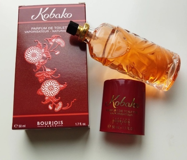 "Kobako" от Bourjois - скромный аристократ из прошлого.