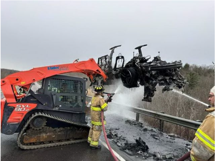 Пожарные использовали 45 000 литров воды, чтобы потушить Tesla.