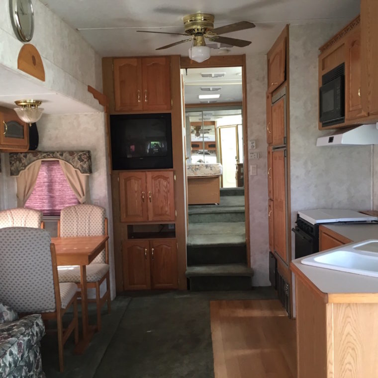 Многие американцы решают жилищные проблемы, приобретая дом на колесах