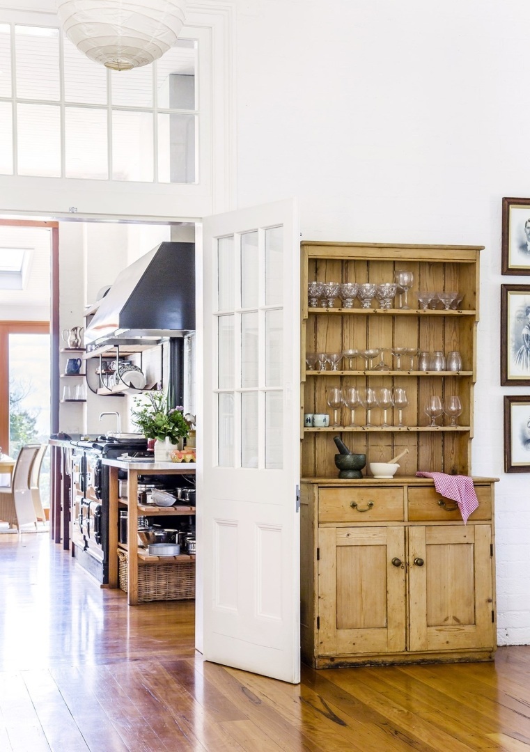 14 идей кухонных полок для максимизации пространства и стиля кухни