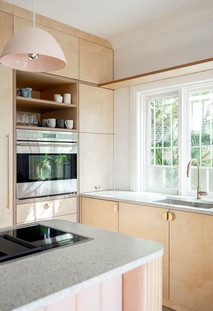 14 идей кухонных полок для максимизации пространства и стиля кухни