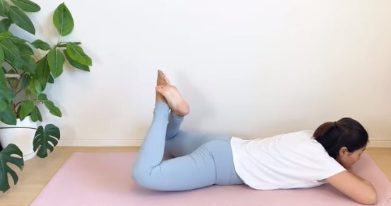 Одноминутная легкая тренировка йога. Для дряблых внутренних бедер, обвисших ягодиц и ослабленных мышц тазового дна!