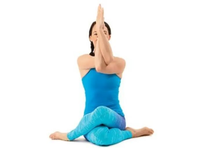 Снять головную боль, вызванную длительным использованием компьютеров и смартфонов, а также стрессом (йога)