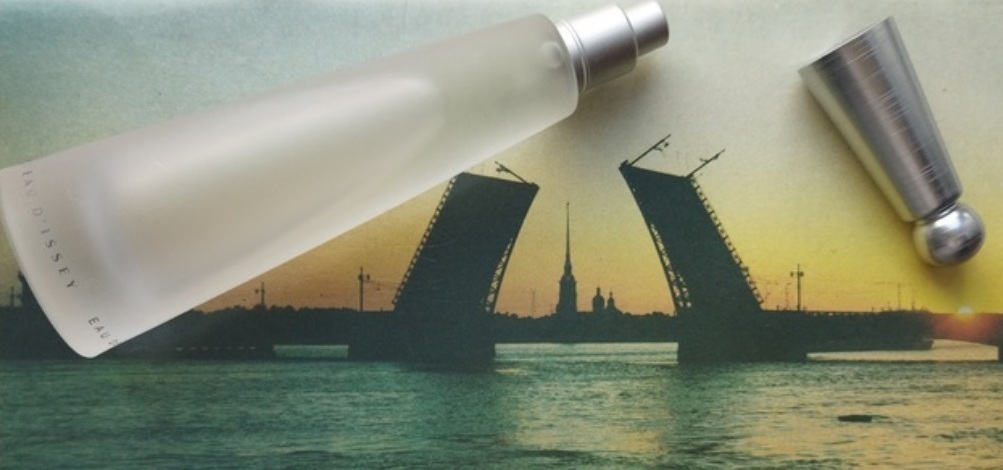 "L'eau d'Issey" от Issey Miyake. Яркий и необычный для своего времени.