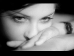 Почему близкие чаще предают, чем чужие?