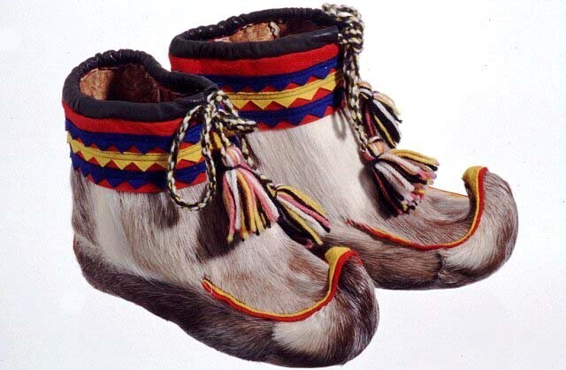 «От лаптей до лубутенов». Международный день сапожника.