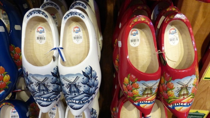 «От лаптей до лубутенов». Международный день сапожника.