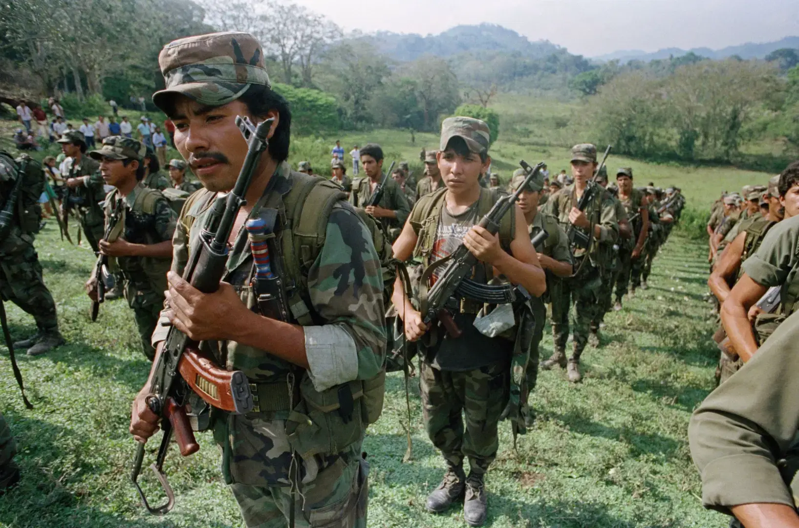 Как заработать на войне? Картонные сапоги, бензин, наркотики и несуществующие воинские части.