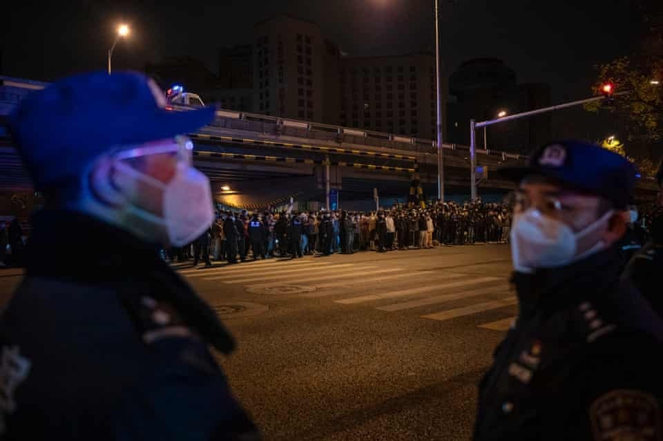 В Китае вспыхивают протесты из-за строгих нулевых мер Covid: фото