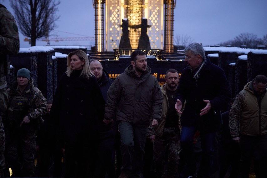 Зеленский выгнал Порошенко (антироссийская склока).