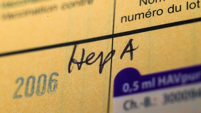 Гепатит, также известный в народе как желтуха, - коварное заболевание: многие формы гепатита протекают незаметно.