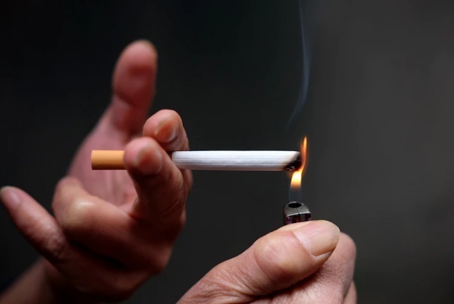 Можно ли обязать членов семьи курить не на кухне, а в своих комнатах?