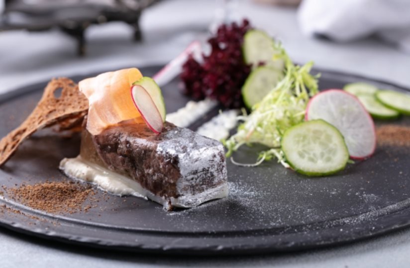 Хвосты или рулька в комплекте. Четыре проверенных и испытанных рецепта домашнего холодца