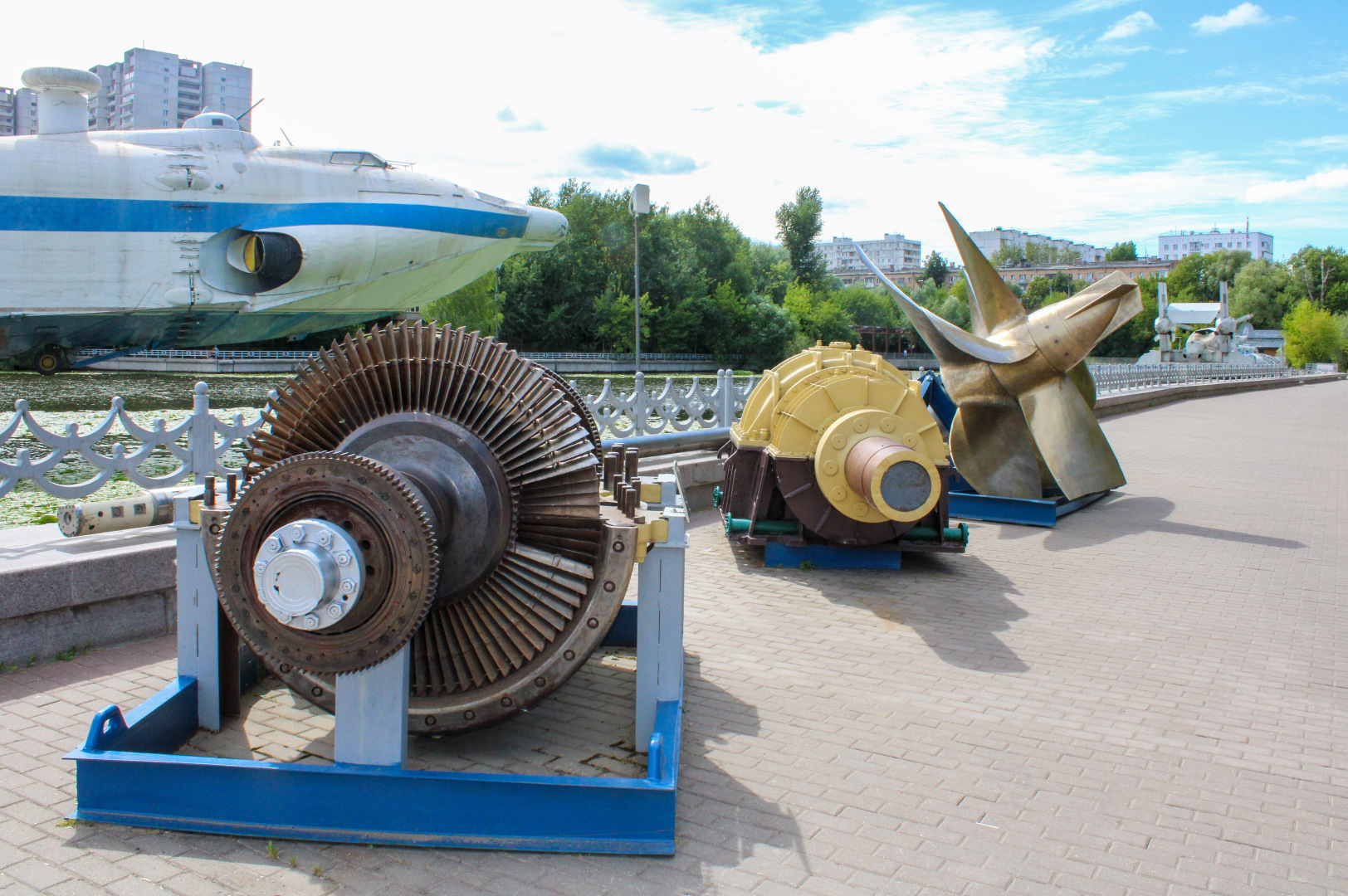 Экспонаты музея истории ВМФ в Северном Тушино в Москве