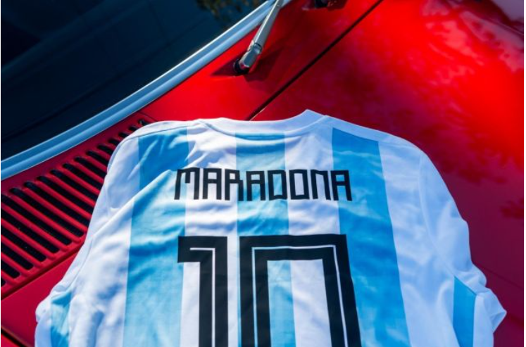 Классический «Мерседес», принадлежавший Марадоне, выставят на аукцион