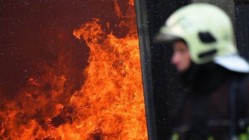 12 человек эвакуировали с горящего склада Микояновского мясокомбината