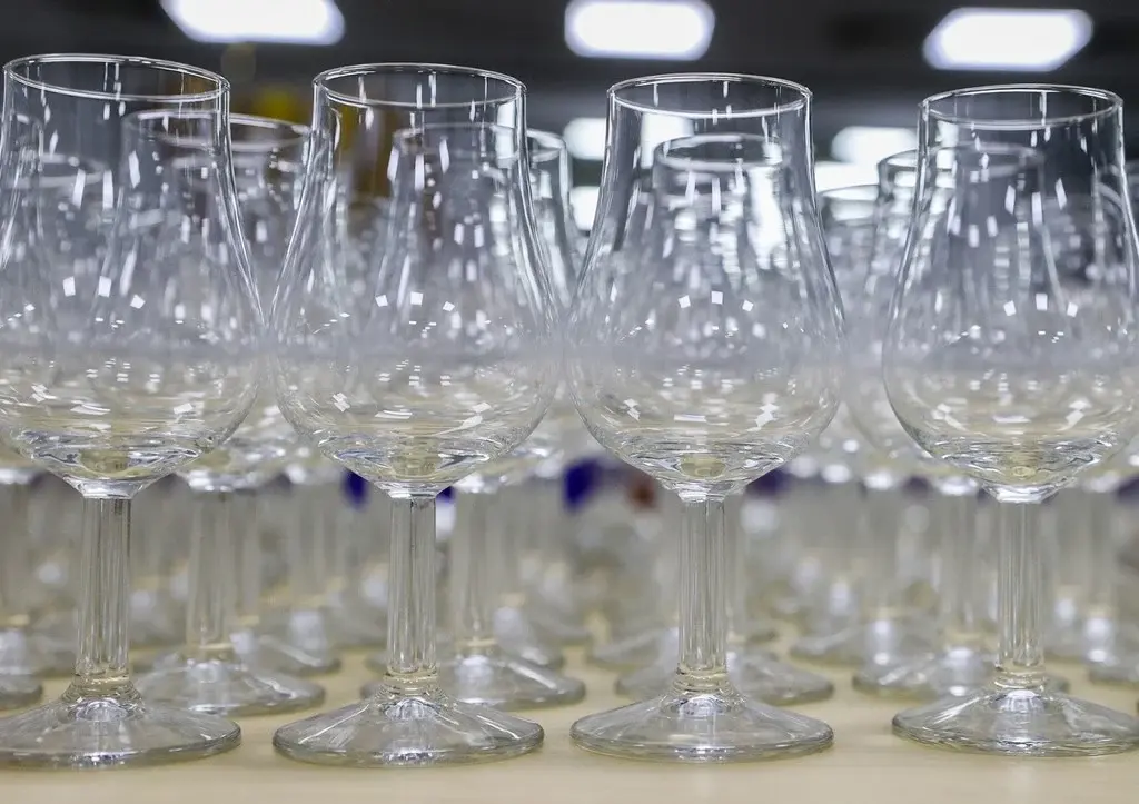 Можно ли употреблять алкоголь при COVID-19: предупреждение об опасности алкоголя при коронавирусе, давление