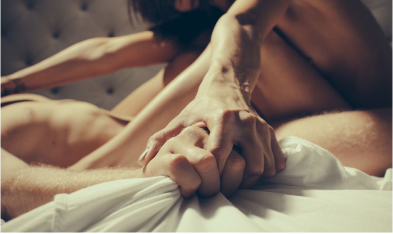 Секс приносит больше удовлетворения, если вы позитивно относитесь к своему возрасту