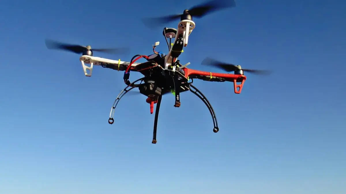 Два самолёта Ту-95 повреждены из-за атаки на авиабазе в Энгельсе Саратовской области. Двое военных МО РФ ранены