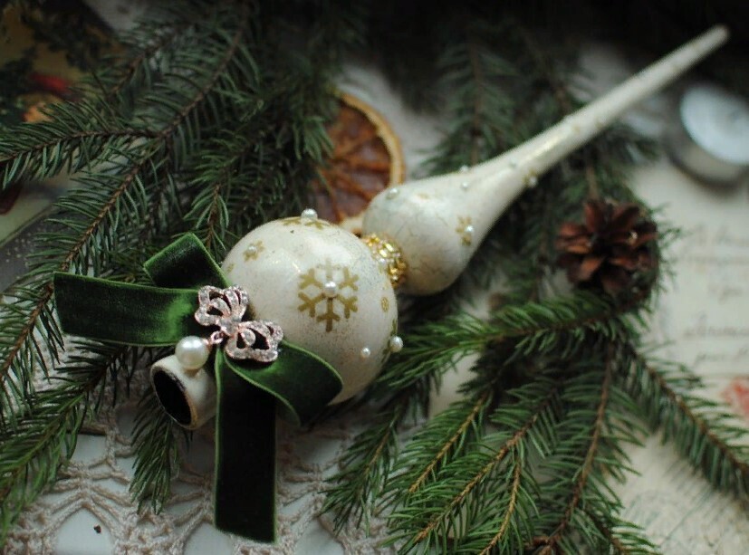 Новогодняя ёлка 2022: магические свойства новогодних ёлочных игрушек. Когда лучше всего наряжать ёлку? Даты, традиции