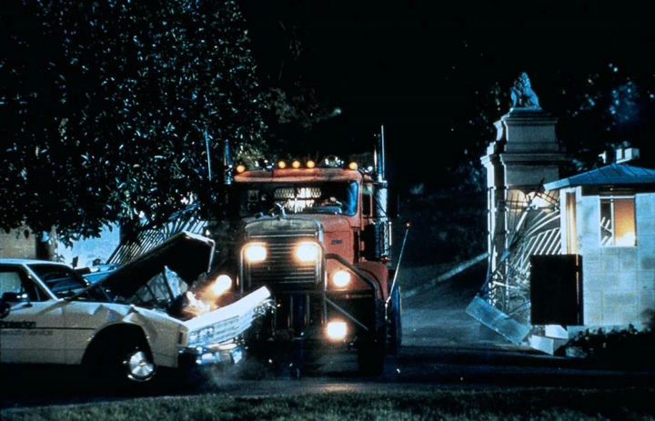 В честь распродажи вот вам два фильма по цене одного обзора