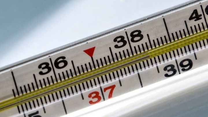 Сбивайте быстро температуру - не ждите 38 градусов: врач объяснил ошибки старых методов лечения, если нет то звоните в скорую