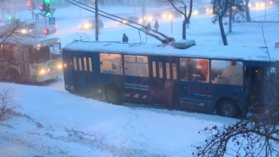 Итоги транспортной реформы: бесконечные пробки и часы ожидания пересадки на морозе