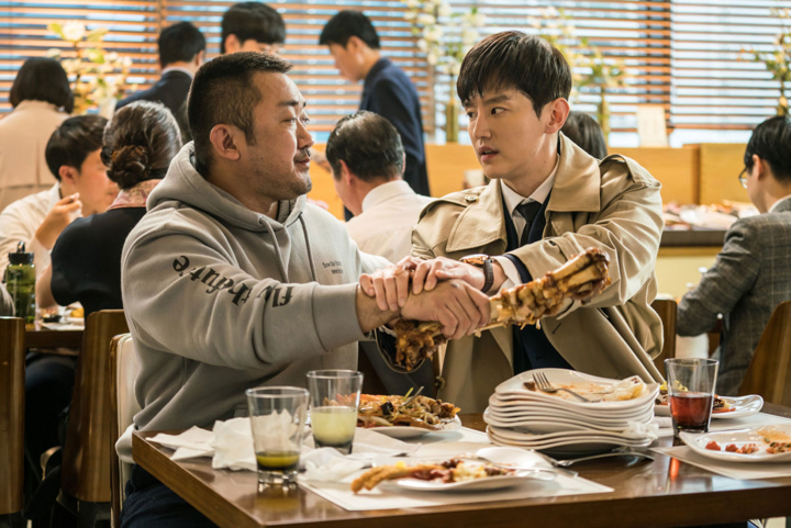 В честь распродажи вот вам два фильма по цене одного обзора