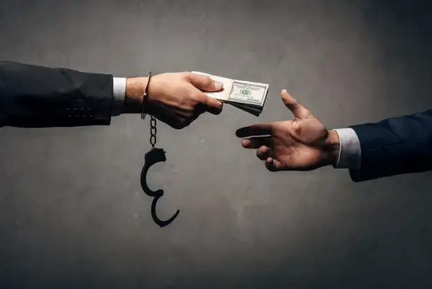 72 тысячи чиновников осуждены за взятки.