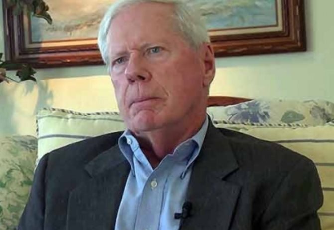 Пол Крейг Робертс: Нас заковывают в цепи