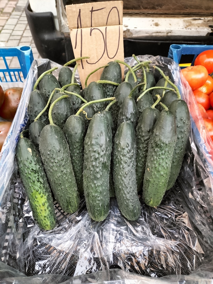 Мы в шоке от цен на местные овощи в Крыму в декабре. Они "золотые". Фото с рынка